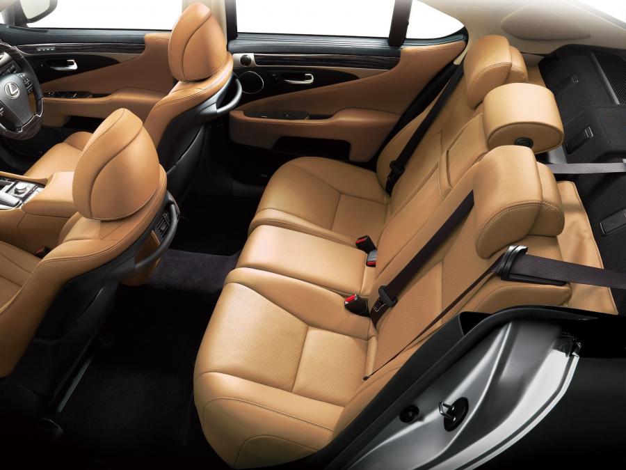  Lexus LS600h 2012 года  (JP) (фото 5 из 7)